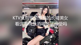 KTV女厕偷拍漂亮的长裙美女 看这表情是酒喝多了难受吗